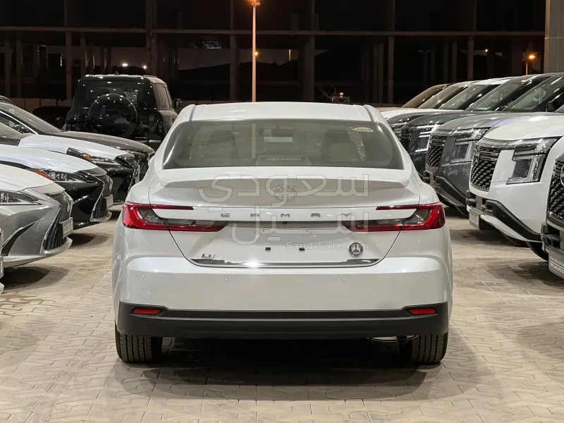 2025 تويوتا كامري ال اي