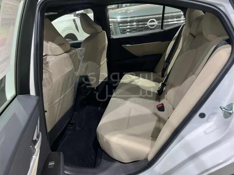 2025 تويوتا كامري ال اي