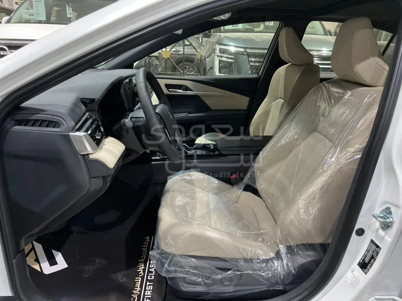 2025 تويوتا كامري ال اي