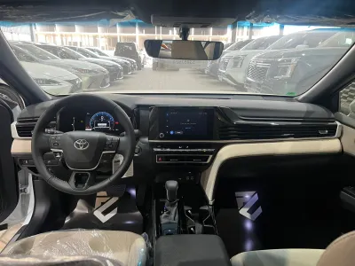 2025 تويوتا كامري ال اي