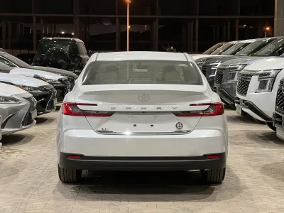 2025 تويوتا كامري ال اي