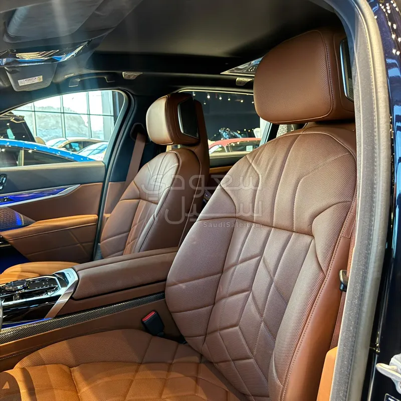 2025 بي ام دبليو الفئة السابعة 760 إل أي