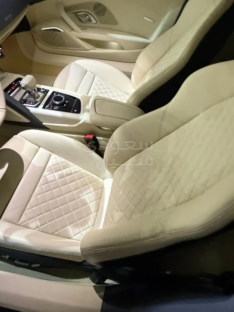 2023 اودي ار 8 في 10 بلس