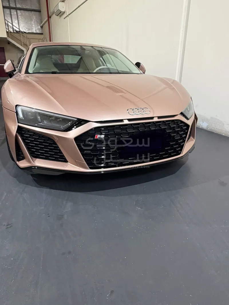 2023 اودي ار 8 في 10 بلس