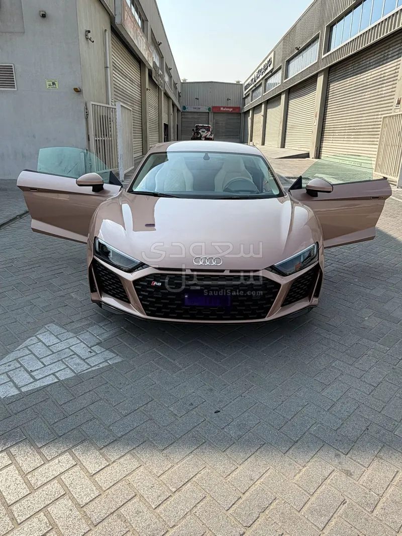 2023 اودي ار 8 في 10 بلس