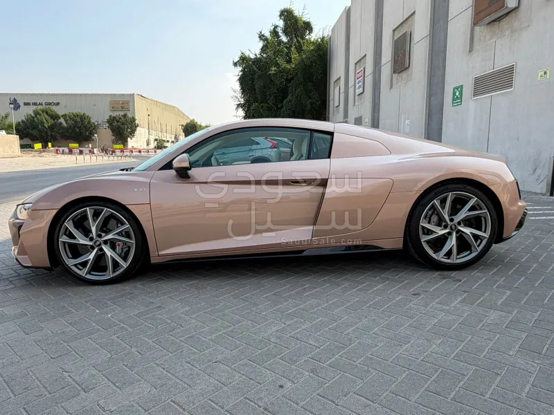 2023 اودي ار 8 في 10 بلس