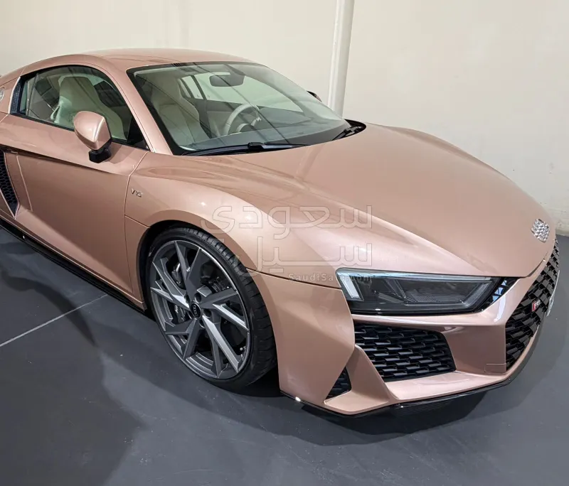 2023 اودي ار 8 في 10 بلس