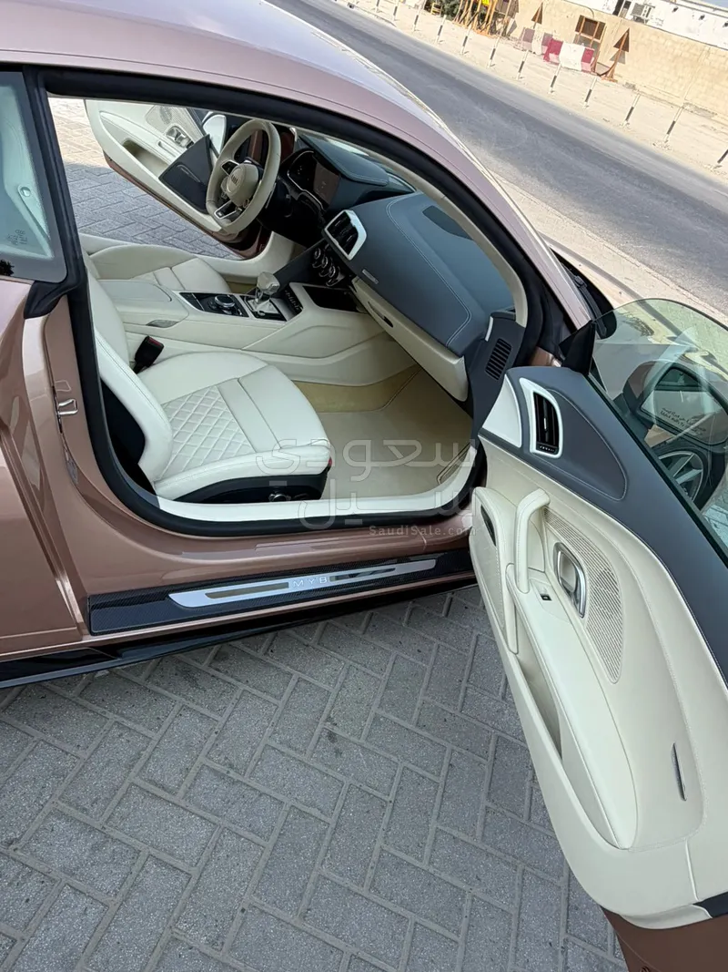 2023 اودي ار 8 في 10 بلس