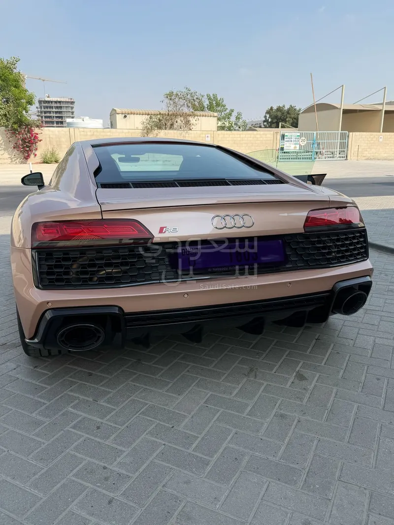 2023 اودي ار 8 في 10 بلس