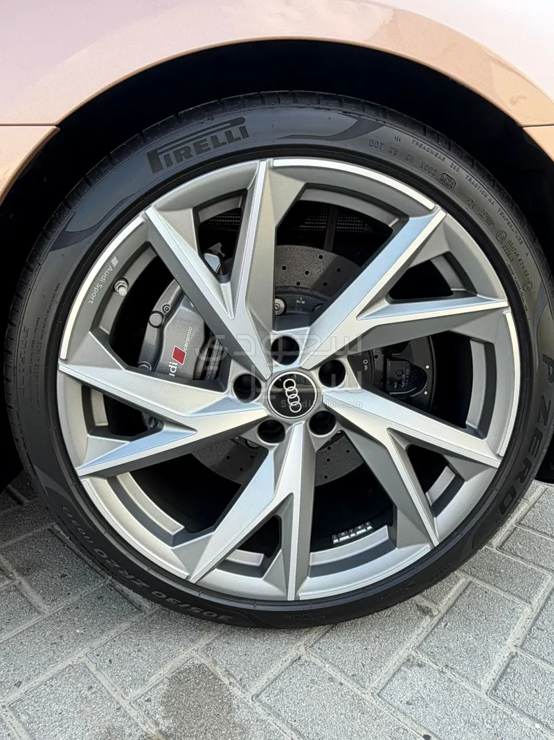 2023 اودي ار 8 في 10 بلس