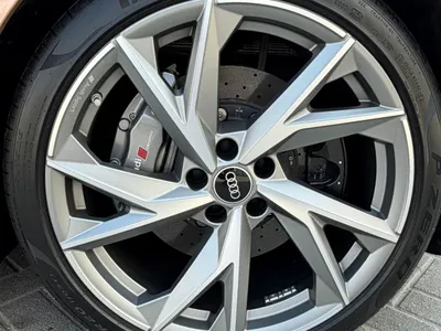 2023 اودي ار 8 في 10 بلس