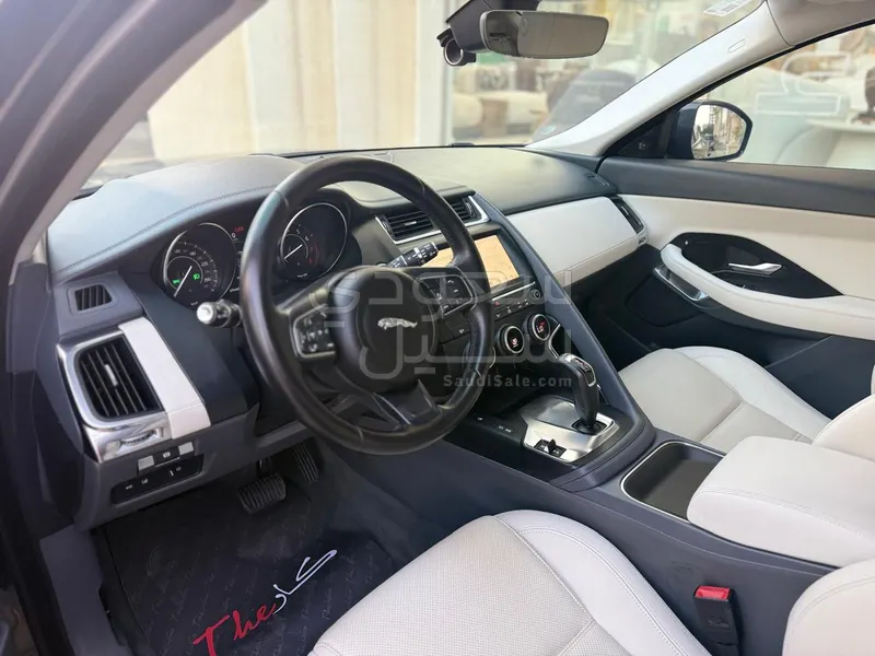 2019 جاكوار اي-بيس