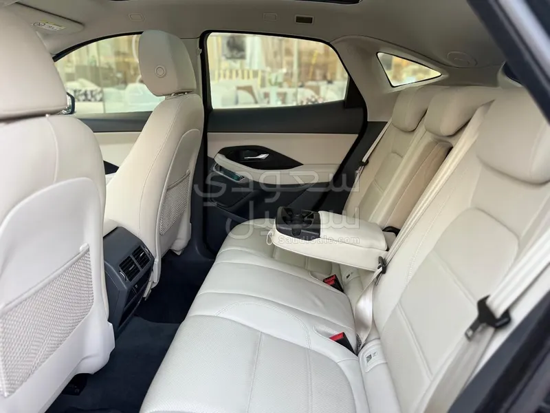 2019 جاكوار اي-بيس