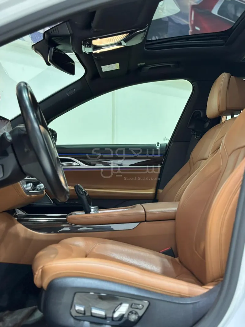 2020 بي ام دبليو الفئة السابعة 730 إل أي