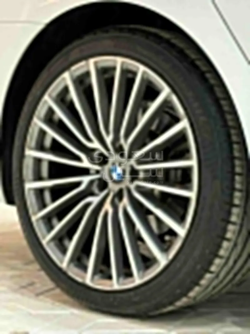 2020 بي ام دبليو الفئة السابعة 730 إل أي