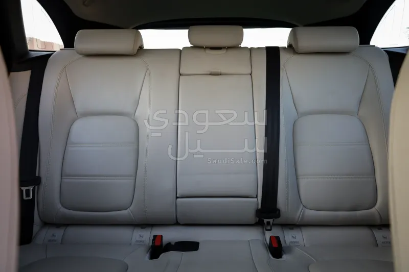 2017 جاكوار اف-بيس