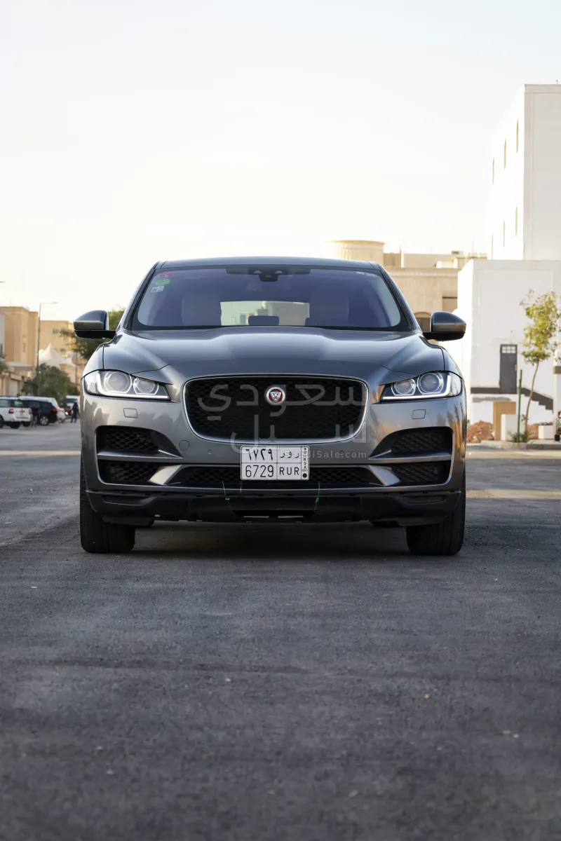 2017 جاكوار اف-بيس