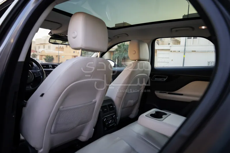 2017 جاكوار اف-بيس