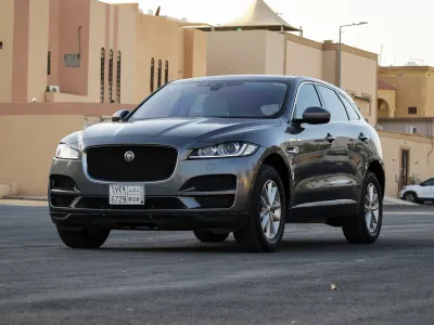 2017 جاكوار اف-بيس