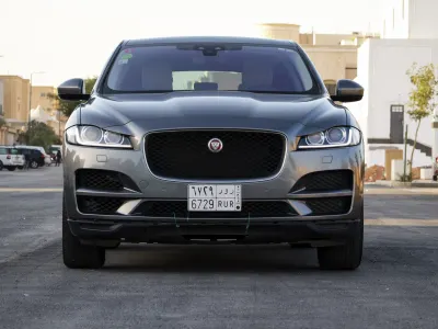 2017 جاكوار اف-بيس