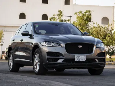 2017 جاكوار اف-بيس