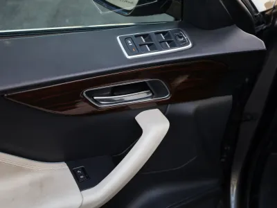 2017 جاكوار اف-بيس