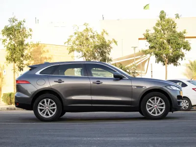 2017 جاكوار اف-بيس