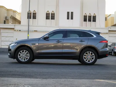 2017 جاكوار اف-بيس