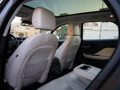 2017 جاكوار اف-بيس