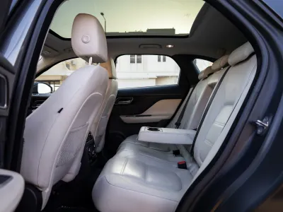 2017 جاكوار اف-بيس