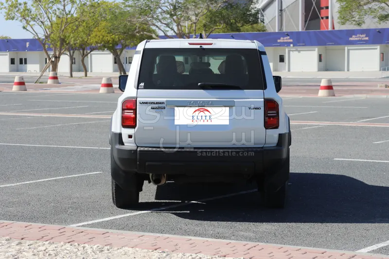 2024 تويوتا برادو تي اكس