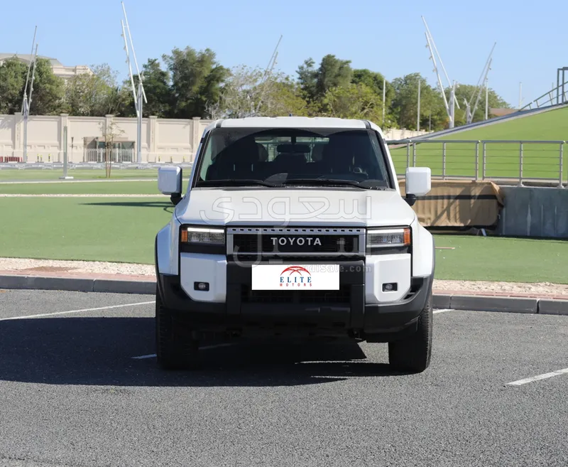 2024 تويوتا برادو تي اكس