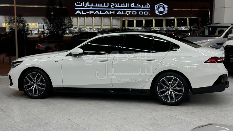 2024 بي ام دبليو الفئة الخامسة 520 أي