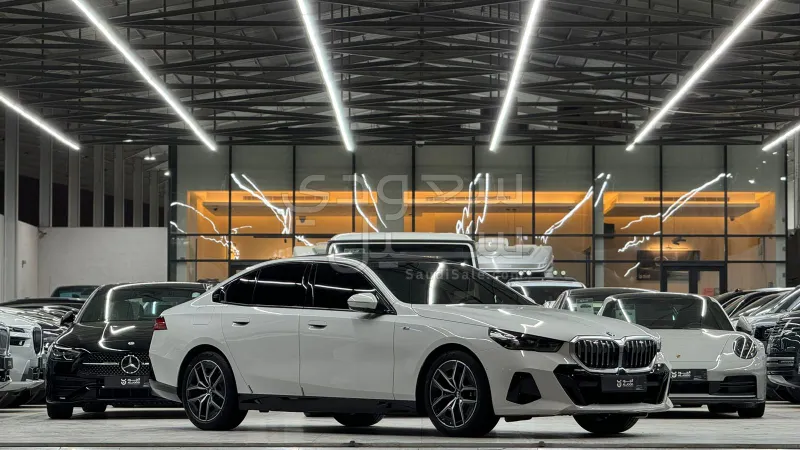 2024 بي ام دبليو الفئة الخامسة 520 أي