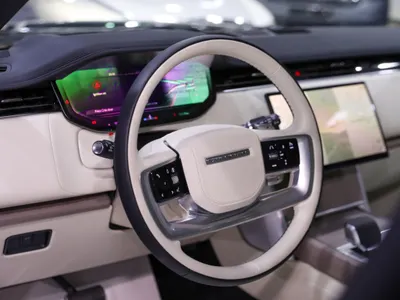 2025 لاند روفر رينج روفر اتش اس اي