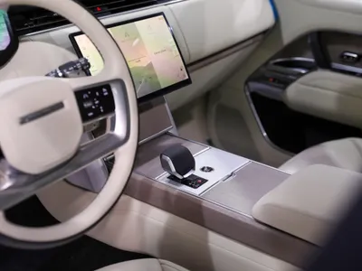 2025 لاند روفر رينج روفر اتش اس اي