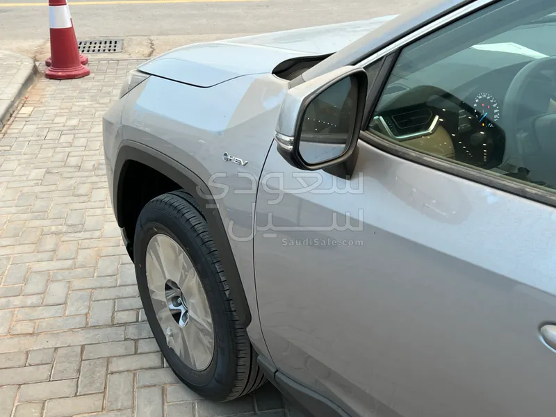 2025 تويوتا راف 4