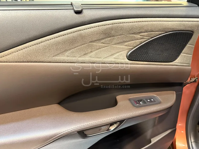 2023 لكزس أر إكس 350