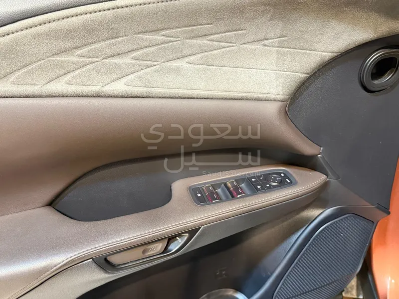 2023 لكزس أر إكس 350