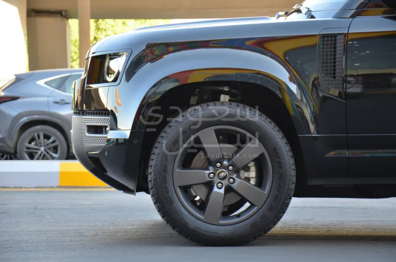 2025 لاند روفر ديفيندر