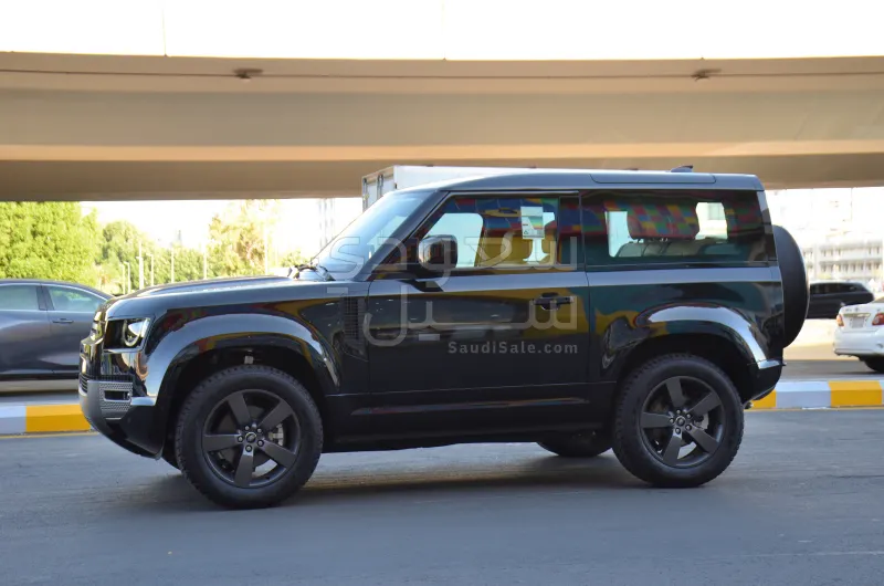 2025 لاند روفر ديفيندر