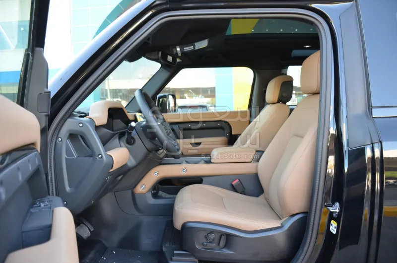 2025 لاند روفر ديفيندر