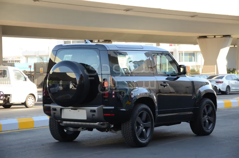 2025 لاند روفر ديفيندر