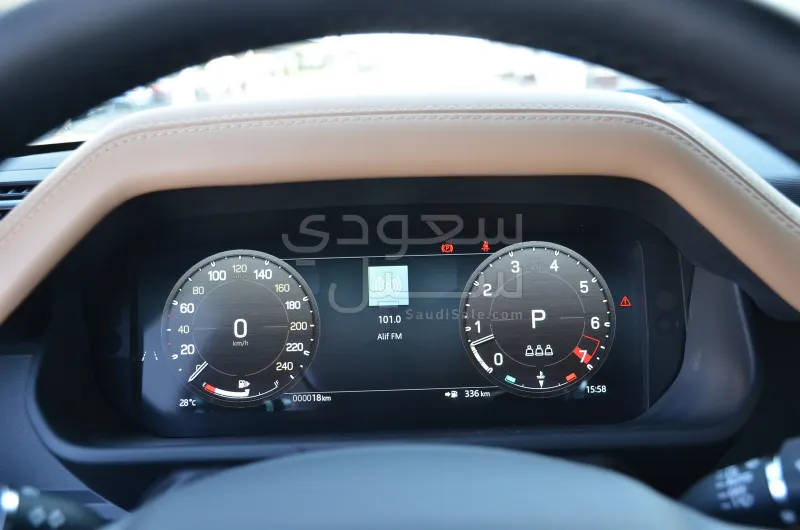 2025 لاند روفر ديفيندر