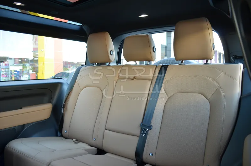 2025 لاند روفر ديفيندر