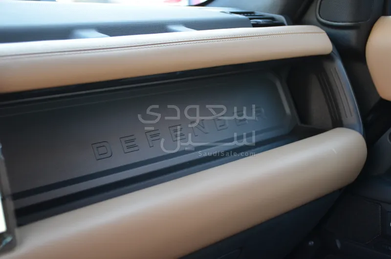 2025 لاند روفر ديفيندر