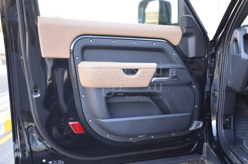 2025 لاند روفر ديفيندر