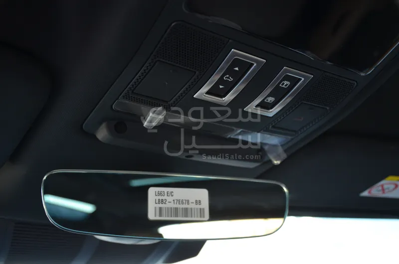 2025 لاند روفر ديفيندر