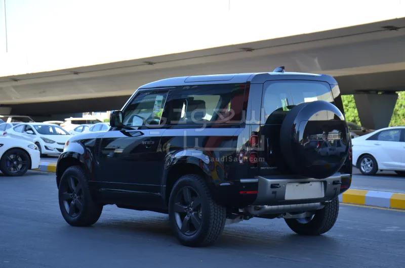 2025 لاند روفر ديفيندر