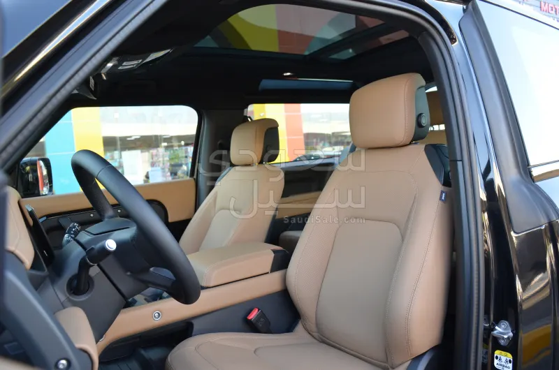 2025 لاند روفر ديفيندر